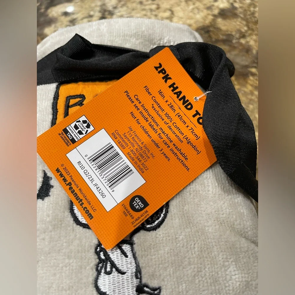 Peanuts set of 2 hand towels - Snoopy and Bat BOO brand new! 100% Cotton
